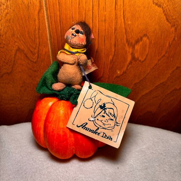 Annalee Doll 1999 Halloween Smiling Mouse on Pumpkin 5.5” w/ Leafs Vines - Picture 1 of 5